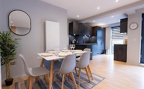 Luxurious Apartments Hackney Near Train Station